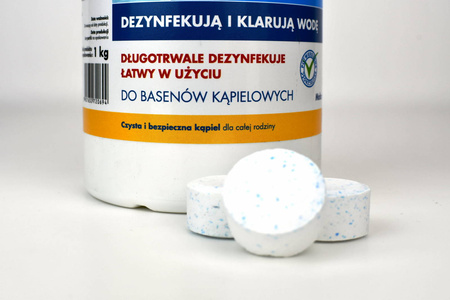 Multichlor zwalcza glony i dezynfekuje wodę 1 kg