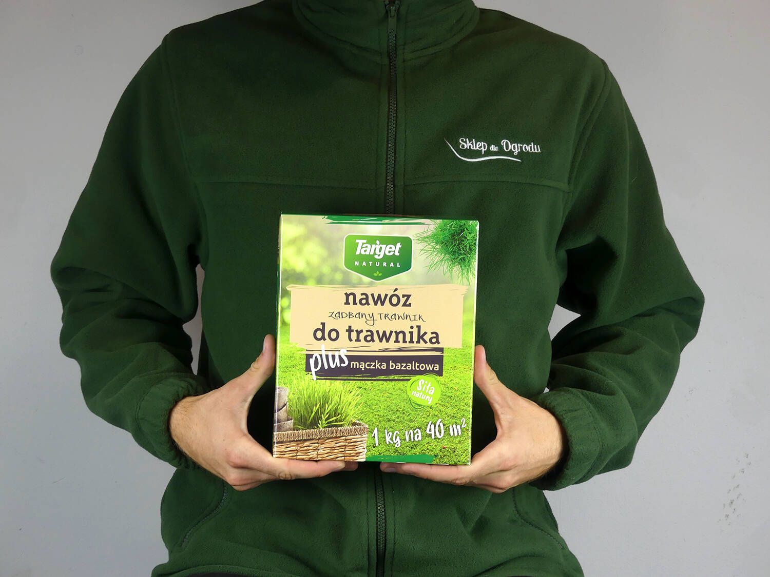 NAWÓZ ZADBANY TRAWNIK Z MĄCZKĄ BAZALTOWĄ 1 kg