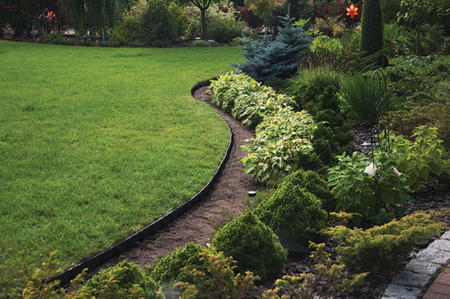 Zestaw z obrzeżem trawnikowym EASY BORDER czarny – 5 cm x 10 m Bradas